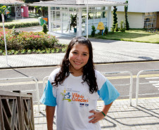 12-06-13 - Alunos dos Colégios Estaduais visitam a Vila da Cidadania na cidade de Piraquara, Cidade Mirim, na foto a aluna Favielli Silva.
