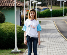 12-06-13 - Alunos dos Colégios Estaduais visitam a Vila da Cidadania na cidade de Piraquara, Cidade Mirim, na foto a Thais vitoria dos Santos.