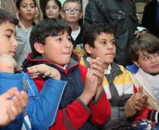 O governador Beto Richa assinou nesta segunda-feira (17), em Curitiba, a ordem de serviço para a ampliação da Escola Estadual Padre João Wislinski. <br />
<br />
Veja mais fotos em: <a href=" http://www.flickr.com/photos/flavioarns/sets/72157634179153590/" target="_blank"> http://www.flickr.com/photos/flavioarns </a>