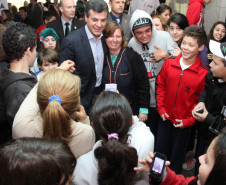 O governador Beto Richa assinou nesta segunda-feira (17), em Curitiba, a ordem de serviço para a ampliação da Escola Estadual Padre João Wislinski. <br />
<br />
Veja mais fotos em: <a href=" http://www.flickr.com/photos/flavioarns/sets/72157634179153590/" target="_blank"> http://www.flickr.com/photos/flavioarns </a>
