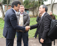 O governador Beto Richa assinou nesta segunda-feira (17), em Curitiba, a ordem de serviço para a ampliação da Escola Estadual Padre João Wislinski. <br />
<br />
Veja mais fotos em: <a href=" http://www.flickr.com/photos/flavioarns/sets/72157634179153590/" target="_blank"> http://www.flickr.com/photos/flavioarns </a>