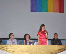 A Secretaria de Estado da Educação (SEED) promove até quinta-feira (06) o 2º Encontro Estadual de Educação LGBT (gays, lésbicas, bissexuais, transexuais e travestis), em Pontal do Paraná. Participam cerca de 500 professores, pedagogos e funcionários da rede pública estadual. O evento discute propostas para enfrentar nas escolas a discriminação e o preconceito que envolvem o tema.