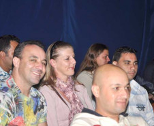 A Secretaria de Estado da Educação (SEED) promove até quinta-feira (06) o 2º Encontro Estadual de Educação LGBT (gays, lésbicas, bissexuais, transexuais e travestis), em Pontal do Paraná. Participam cerca de 500 professores, pedagogos e funcionários da rede pública estadual. O evento discute propostas para enfrentar nas escolas a discriminação e o preconceito que envolvem o tema.