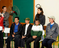 20-06-13 - Colegio Estadual Ipe em Sao Jose dos Pinhais, Colegio implanta sistem sustentavel com horta, arvores, jardim, radio escola.  
