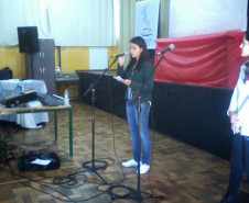 Evento trouxe palestras, poemas e trabalhos sobre autor feitos por alunos e professores de colégio em Santo Antônio do Sudoeste.