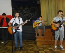 Evento trouxe palestras, poemas e trabalhos sobre autor feitos por alunos e professores de colégio em Santo Antônio do Sudoeste.