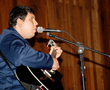 25-06-13 - CEEP Newton Freire Maia em Pinhais recebe a Mostra Estudantil Expocine Norte, apresentação do aluno Edson Gonçalves Jesus da APAE de Adrianópolis.