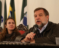 Conferências municipais estão acontecendo em todo o Paraná até o dia 10 de julho. Resultados serão levados para a Conae 2014, em Brasília. Na foto, Cristiana Gonzaga e Flávio Arns.<br />
<br />
Veja mais fotos em: <a href=" http://www.flickr.com/photos/flavioarns/sets/72157634301573397/" target="_blank"> http://www.flickr.com/photos/flavioarns </a>