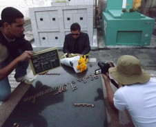 Os formandos em Técnico em Produção de Áudio e Vídeo, do Colégio Estadual do Paraná, apresentam o filme "Recortes" - curta metragem de conclusão de curso da turma.