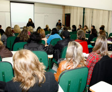 27-06-13 - Superintendente Eliane Rocha participa da semana pedagógica para os professores na Ditec e auditório do Arquivo Publico.