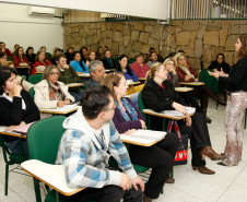 27-06-13 - Superintendente Eliane Rocha participa da semana pedagógica para os professores na Ditec e auditório do Arquivo Publico.
