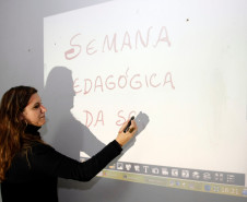 27-06-13 - Superintendente Eliane Rocha participa da semana pedagógica para os professores na Ditec e auditório do Arquivo Publico.