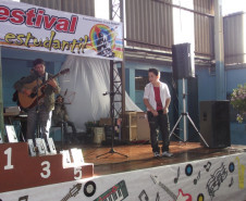 Colégio realizou festival de música com os alunos