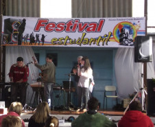 Colégio realizou festival de música com os alunos