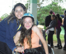 Uma das oficinas foi pensada para que a aluna cadeirante Aline Ribeiro, de 17 anos, do 2º ano do ensino médio pudesse participar. “Andar no slackline foi mais uma barreira vencida, e eu quero superar muitas outras”, disse.