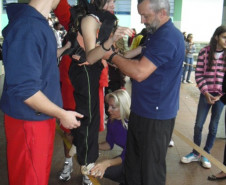 Uma das oficinas foi pensada para que a aluna cadeirante Aline Ribeiro, de 17 anos, do 2º ano do ensino médio pudesse participar. “Andar no slackline foi mais uma barreira vencida, e eu quero superar muitas outras”, disse.