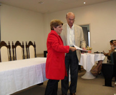 Governo assina parceria com Hospital do Câncer de Londrina, a 17ª instituição conveniada para permitir aulas a estudantes em internamento.