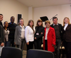 Governo assina parceria com Hospital do Câncer de Londrina, a 17ª instituição conveniada para permitir aulas a estudantes em internamento.