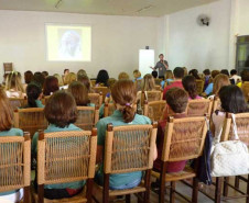 Alunos do Colégio Estadual Jardim Porto Alegre, de Toledo, realizam abertura do Programa Formadores em Educação Ambiental.