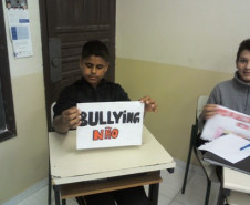 Alunos fizeram trabalhos e promoveram palestras para evitar práticas que podem gerar violência dentro das salas de aula.