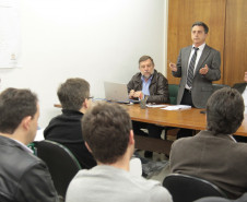 Vinte e seis profissionais iniciam seu trabalho na próxima semana. Proposta é dar maior agilidade nos processo de melhorias na infraestrutura das escolas. <br />
<br />
Veja mais fotos em: <a href=" http://www.flickr.com/photos/flavioarns/sets/72157634646651333/" target="_blank"> http://www.flickr.com/photos/flavioarns/</a>
