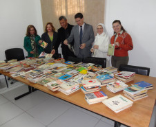 Colégio Estadual Santa Cândida, em Curitiba, doou 400 exemplares de livros de literatura arrecadados em campanha que envolveu a comunidade escolar.