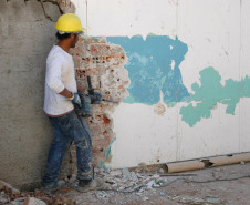 Colégio Estadual Yvone Pimentel recebe obras de reforma e ampliação. 16-07-13.  