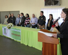 O vice-governador e secretário da Educação, Flávio Arns, participou de uma das últimas conferências municipais de educação, em São José das Palmeiras, no início de julho. <br />
<br />
Veja mais fotos em: <a href=" http://www.flickr.com/photos/flavioarns/sets/72157634473330686/with/9206101198/" target="_blank"> http://www.flickr.com/photos/flavioarns/</a>