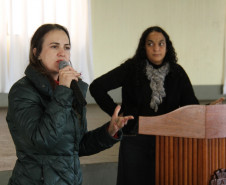 O vice-governador e secretário da Educação, Flávio Arns, participou de uma das últimas conferências municipais de educação, em São José das Palmeiras, no início de julho. Na foto, Cristiana Gonzaga (esquerda), coordenadora do Parfor na SEED. <br />
<br />
Veja mais fotos em: <a href=" http://www.flickr.com/photos/flavioarns/sets/72157634473330686/with/9206101198/" target="_blank"> http://www.flickr.com/photos/flavioarns/</a>