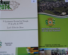 O vice-governador e secretário da Educação, Flávio Arns, participou de uma das últimas conferências municipais de educação, em São José das Palmeiras, no início de julho. <br />
<br />
Veja mais fotos em: <a href=" http://www.flickr.com/photos/flavioarns/sets/72157634473330686/with/9206101198/" target="_blank"> http://www.flickr.com/photos/flavioarns/</a>