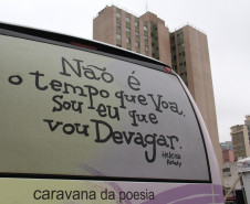Imagens da Caravana em 2012, quando a homenageada foi Helena Kolody.