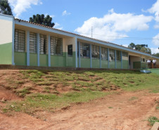 Investimento de R$ 249 mil para a construção de muro no pátio da escola. Serão beneficiados 600 alunos das redes municipal e estadual de ensino.