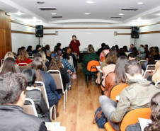 São 600 mil alunos beneficiados pelo programa Bolsa Família no Paraná. Índice de acompanhamento desses estudantes é de 89% - a segunda melhor média do Brasil. 