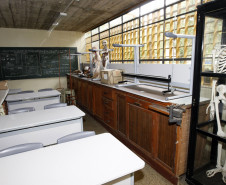 Colégio Estadual Loureiro Fernandes, no bairro Ahú, vai receber reformas e ampliação nos laboratórios de física, biologia e química.