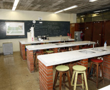Colégio Estadual Loureiro Fernandes, no bairro Ahú, vai receber reformas e ampliação nos laboratórios de física, biologia e química.