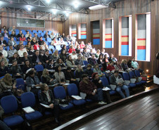 As escolas da rede estadual do Paraná terão atendimento personalizado da Secretaria de Estado da Educação para suporte pedagógico.  “Não podemos trabalhar de forma generalizada, tendo realidades tão diferenciadas em todo o Paraná. Precisamos respeitar essas diferenças e ajudar a resolver problemas que nem sempre são comuns a todas as escolas”, diz a superintendente de Educação, Eliane Rocha.
