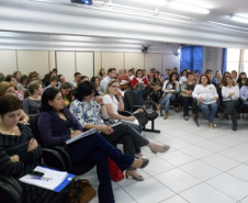 O Núcleo Regional da Educação de Cascavel reuniu na semana passada os diretores e pedagogos de escolas estaduais atendidas pela regional para apresentar o Plano de Ações Descentralizadas. 