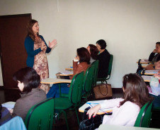 Encontro reúne professores para dar encaminhamentos pedagógicos sobre produções didáticas a serem produzidas e implementação dos projetos nas escolas. 