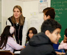 Professora Andréia Micrute, de 34 anos, que trabalha na Escola Municipal Antônio Franco da Rocha, em São José dos Pinhais, na Região Metropolitana de Curitiba. Ela terminou o curso na Vizivali em 2007, mas não teve o diploma reconhecido. “Era como se eu não tivesse feito uma faculdade, tinha apenas um diploma de magistério do 2º grau”, explicou Andréia.