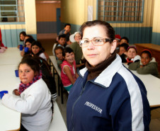 Em Tunas do Paraná, cidade da Região Metropolitana de Curitiba que fica a 76 quilômetros da capital, os 150 estudantes da Escola Rural Municipal Marquês de Abrantes agora têm aulas com professores formados pela UEL