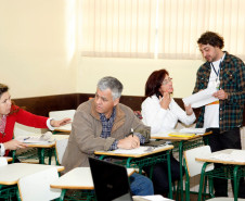 Caravana da Poesia no CEEP Newton Freire Maia em Pinhais, oficina "Filmmaker para fazer filme". 13-08-13. 