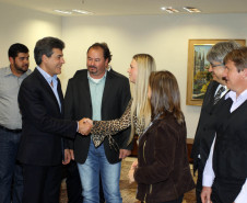 O governador Beto Richa assina ordem de serviço no valor de R$ 3,7 milhões para a construção de uma escola no município de Cantagalo. Curitiba, 13/08/2013.