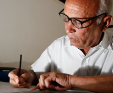 Paraná Alfabetizado, alunos em sala de aula no SESC da rua Jose Loureiro, Antonio Dias Carvalho de 67 anos, aposentado. 31-07-13.  