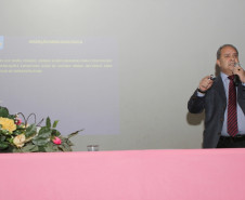 Os professores de Educação Física que estão na 60ª edição dos Jogos Escolares do Paraná, fase final, categoria A (de 15 a 17 anos), em Foz do Iguaçu, puderam participar da 1ª Formação de Professores Atuantes no Programa Aulas Especializadas em Treinamento Esportivo. O curso, encerrado nessa quarta-feira (14), teve a parceria do Conselho Regional de Educação Física – Paraná.