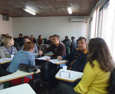 Professores de Língua Portuguesa e Matemática vão participar de formações continuadas até dezembro nos 32 Núcleos Regionais de Educação.