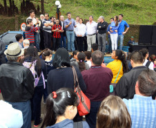 BITURUNA. Em Bituruna, o govenador beto Richa assinou a licitação para reforma e ampliação do Colégio Estadual Santa Bárbara, ampliação do Colégio Novo Milênio e a construção de uma quadra coberta no Colégio Estadual Irmã Clara. 
Bituruna, 23/08/2013.