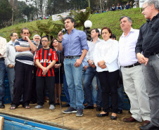 BITURUNA. Em Bituruna, o govenador beto Richa assinou a licitação para reforma e ampliação do Colégio Estadual Santa Bárbara, ampliação do Colégio Novo Milênio e a construção de uma quadra coberta no Colégio Estadual Irmã Clara. 
Bituruna, 23/08/2013.
Foto: Jonas Oliveira/ANPr