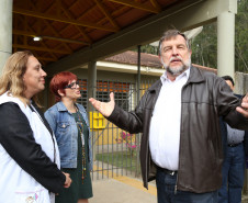 Foi assinada a ordem de serviço para as reformas que vão beneficiar mais de 1,6 mil alunos das duas escolas, além de toda a comunidade escolar.<br />
<br />
Veja mais fotos em: <a href="http://www.flickr.com/photos/flavioarns/sets/72157635199990829/" target="_blank"> http://www.flickr.com/photos/flavioarns</a>