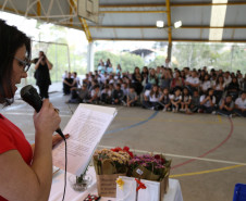 Foi assinada a ordem de serviço para as reformas que vão beneficiar mais de 1,6 mil alunos das duas escolas, além de toda a comunidade escolar.<br />
<br />
Veja mais fotos em: <a href="http://www.flickr.com/photos/flavioarns/sets/72157635206025318/" target="_blank"> http://www.flickr.com/photos/flavioarns</a>