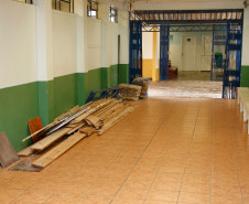 Os banheiros masculino e feminino não tinham passado por reformas desde a sua construção em 1976. Durante todo esse tempo a escola pagou por reformas no encanamento que estavam se tornaram constantes.